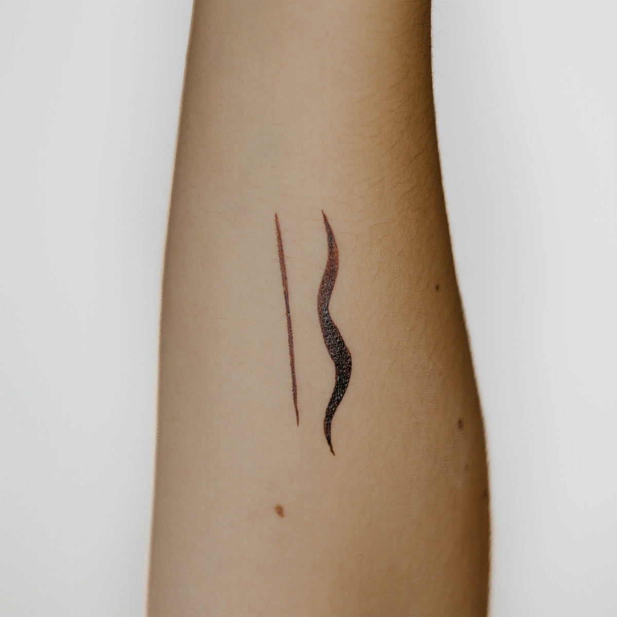 Brown Baddie Eyeliner